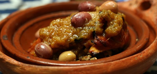 The best Moroccan meal we had to eat. Eating like a Moroccan means mother's cooing: tangine with chutney and olvies